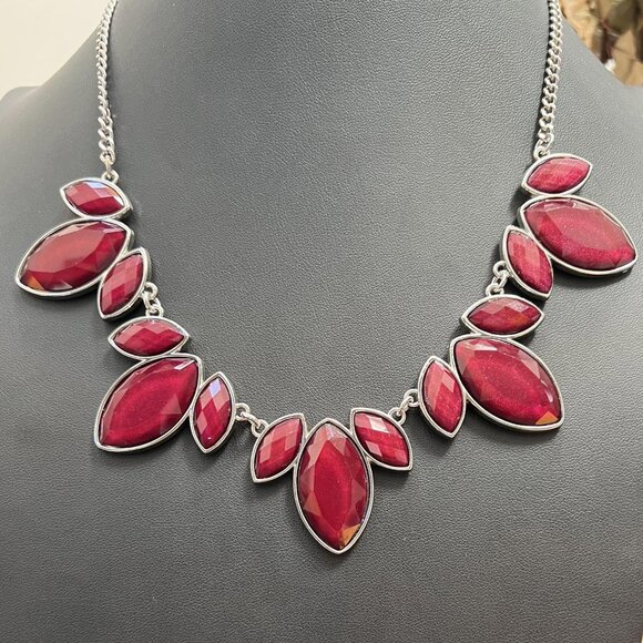 CHARMING CHARLIE FACETED RED CABOCHON STATEMENT NECKLACE - Picture 2 of 4